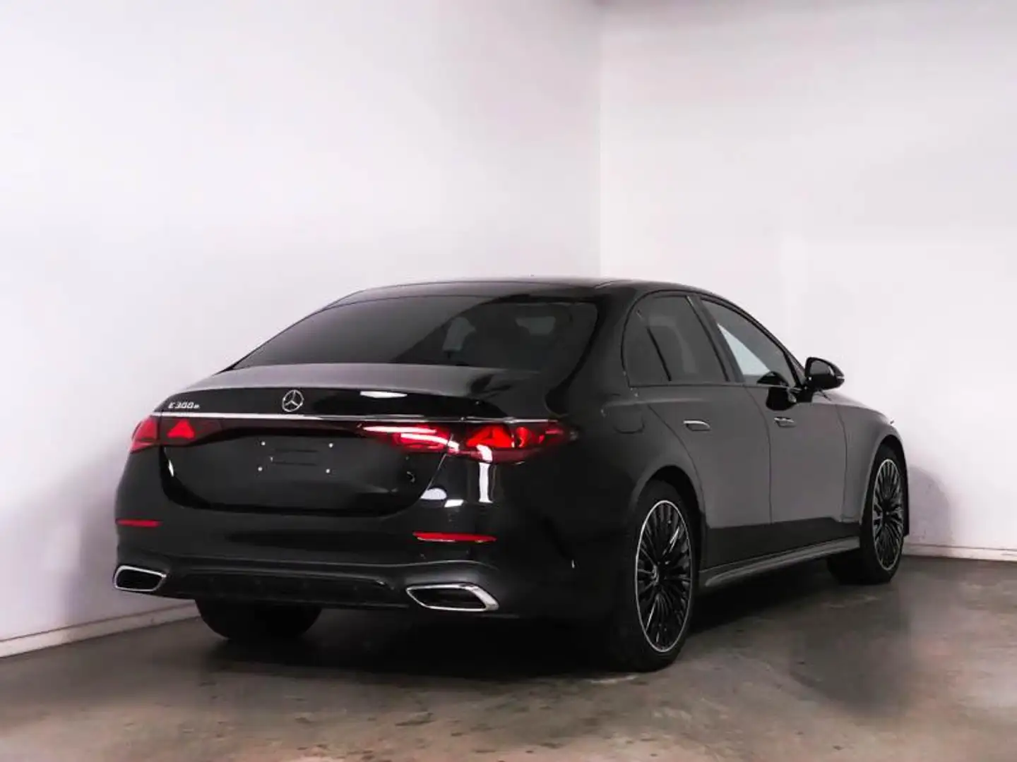 Mercedes-Benz E 300 e AMG Line Negro - 2