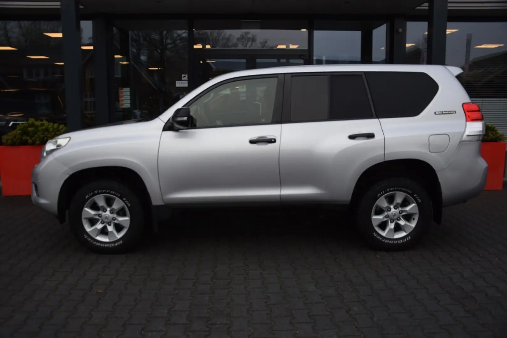 Toyota Land Cruiser 3.0 D-4D 5DRS LX A/T VAN MARGE Silver - 2