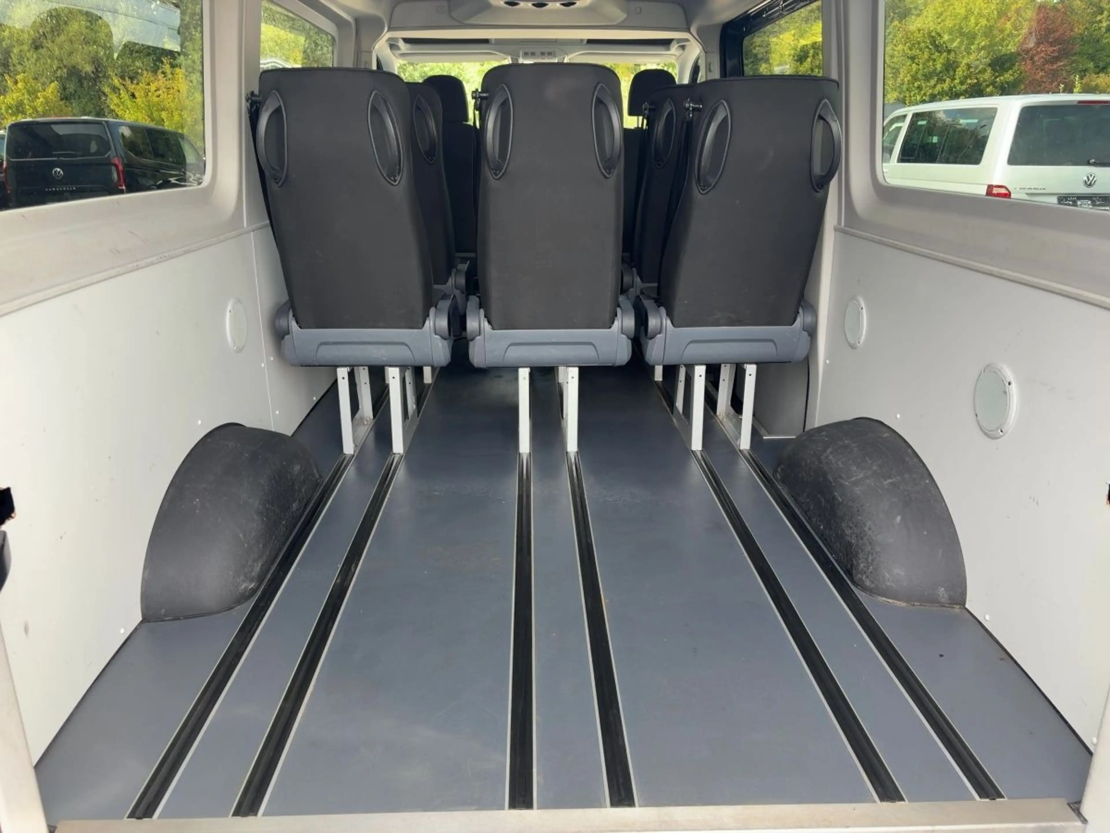 Volkswagen Crafter 35 2.0 TDI MR Kombi 4M 9-Sitze LED Stand — photo 6