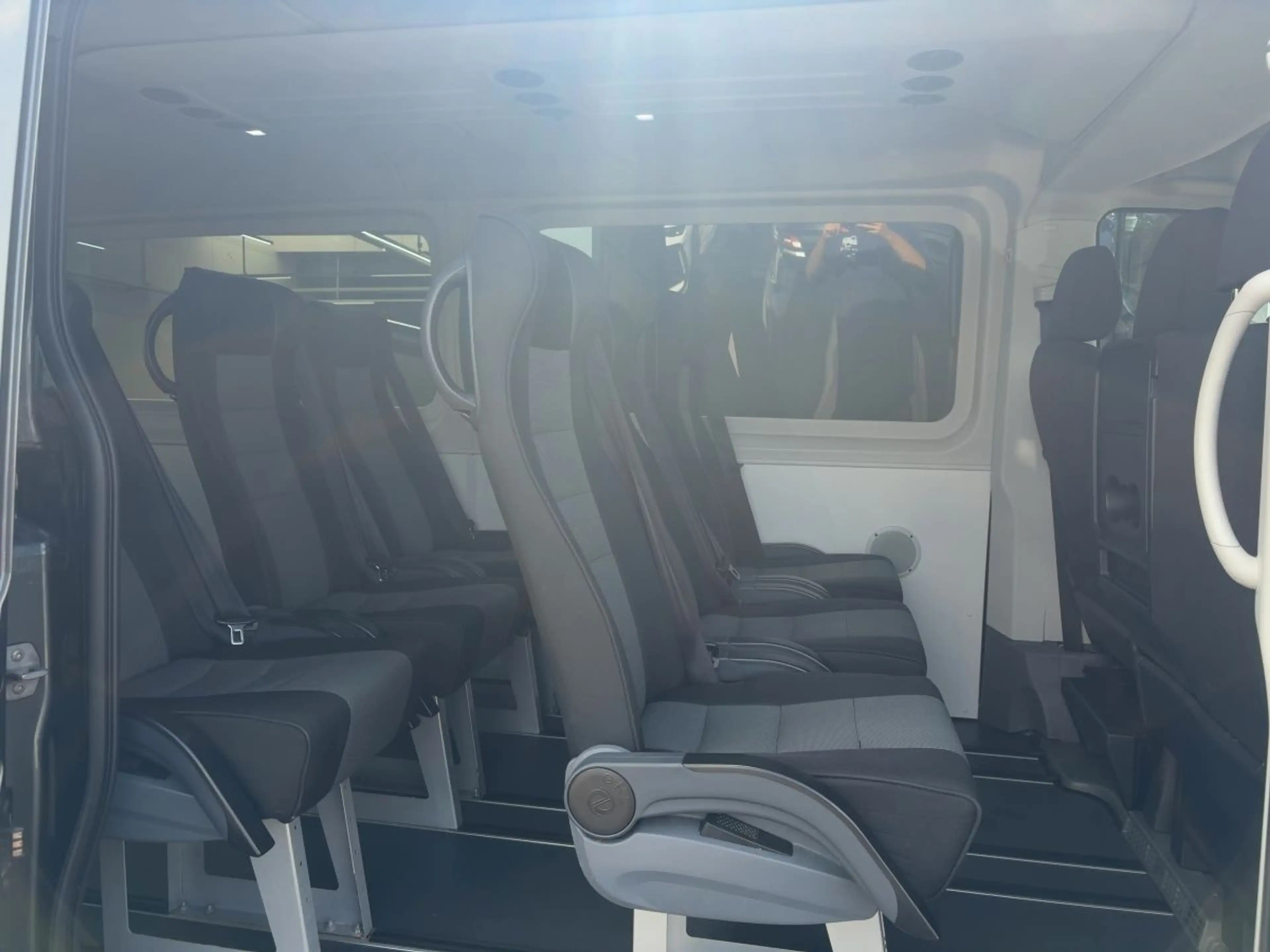 Volkswagen Crafter 35 2.0 TDI MR Kombi 4M 9-Sitze LED Stand — photo 10