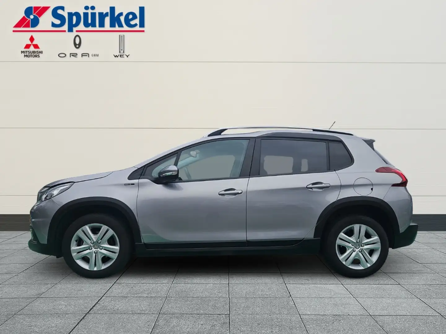 Peugeot 2008 Signature 1.2 PureTech 110, Automatik Grau - 2