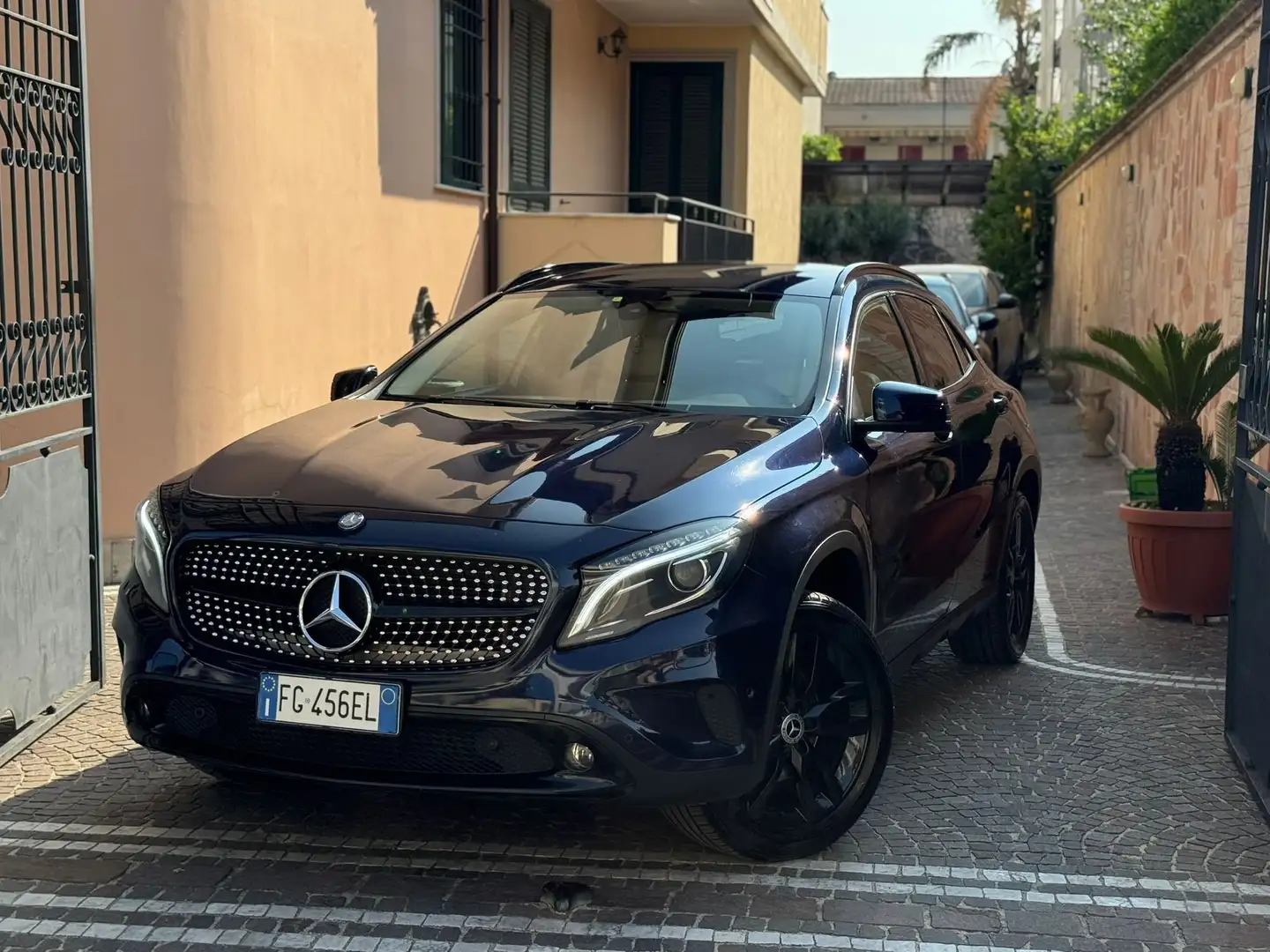 Mercedes-Benz GLA 200 d SPORT Nero - 2