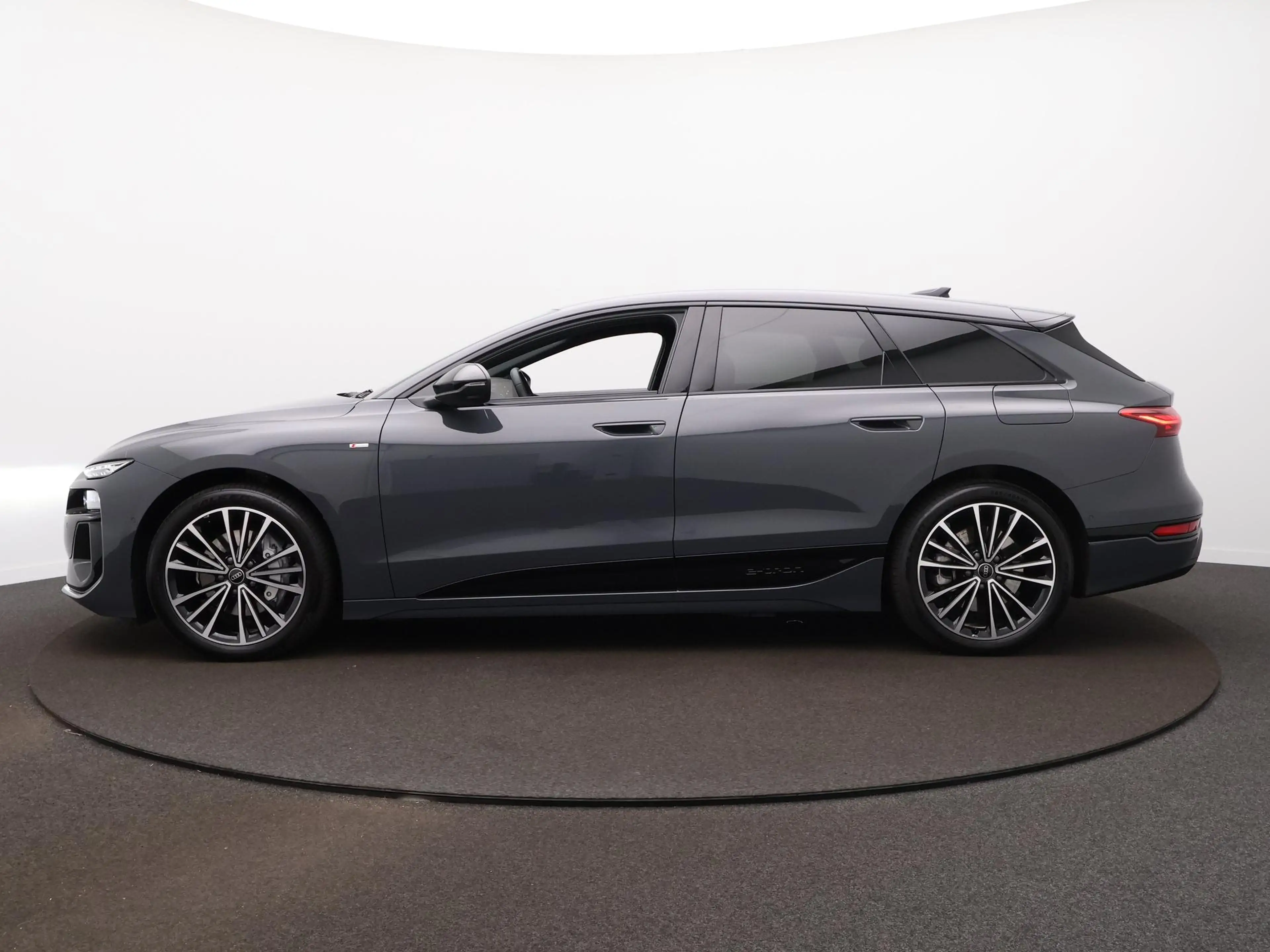 Audi A6 e-tron Avant S edition performance 100 kWh | S-line | 360 — photo 9