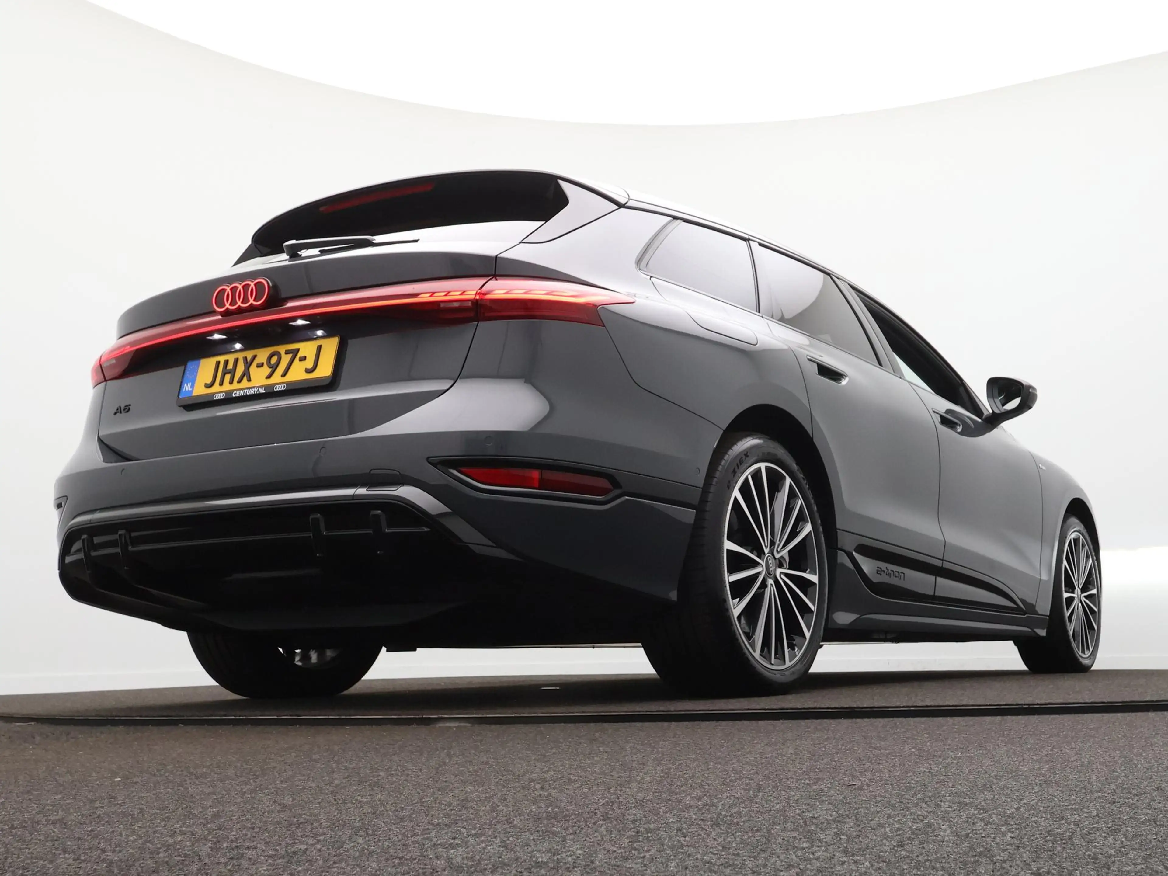 Audi A6 e-tron Avant S edition performance 100 kWh | S-line | 360 — photo 11