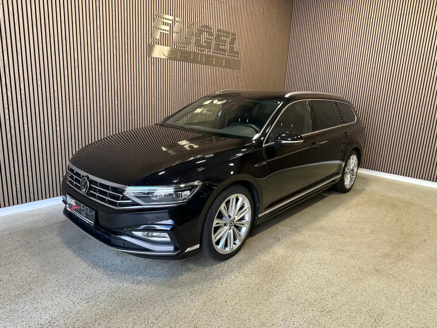 Volkswagen Passat Variant 2.0 TDI DSG R-Line IQ-Light|AHK|Pano|19"|ACC Schwarz - 2