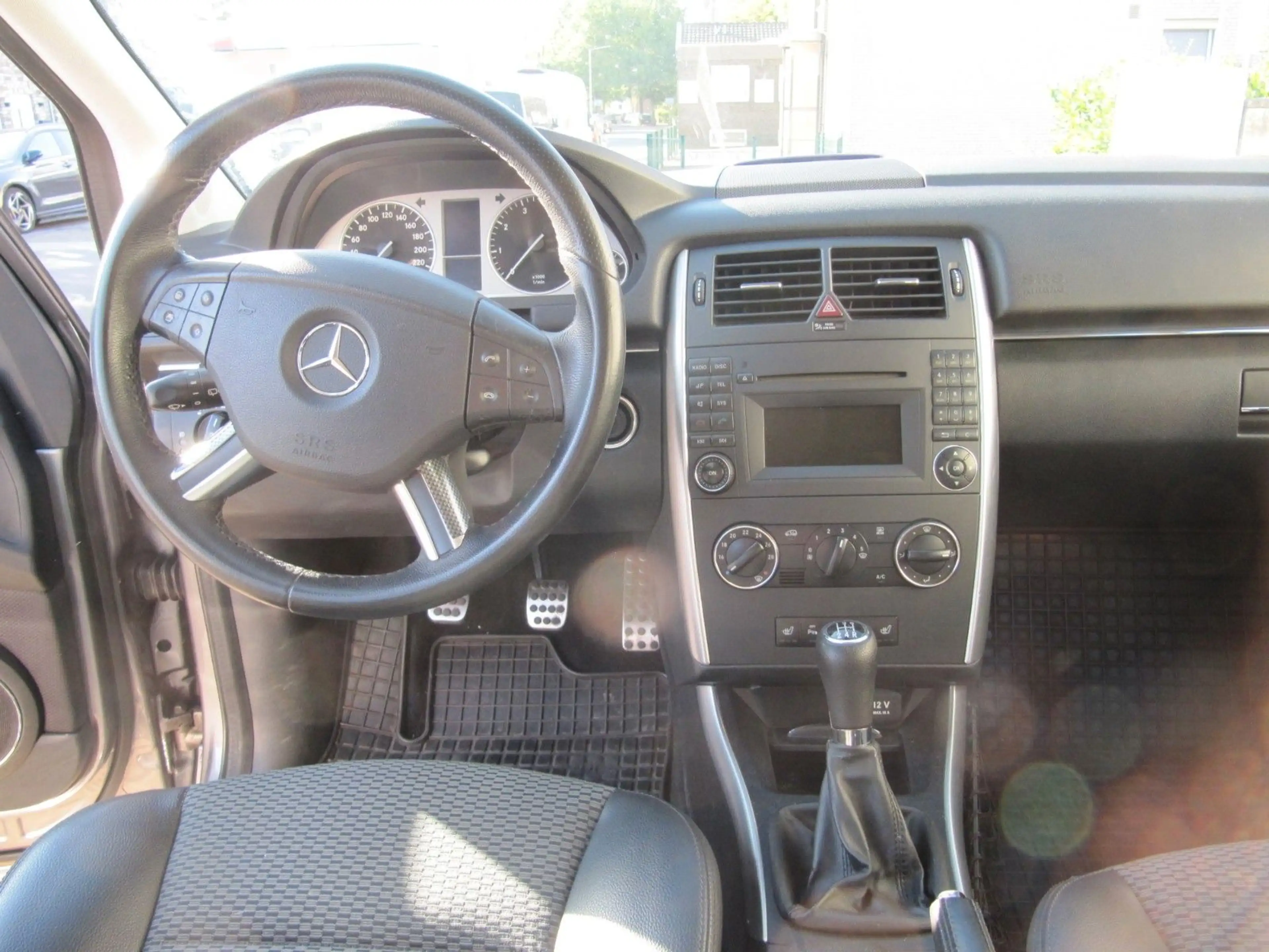 Mercedes-Benz B 160 .Sitzheizung, Klima, Ahk. Alu. — photo 12
