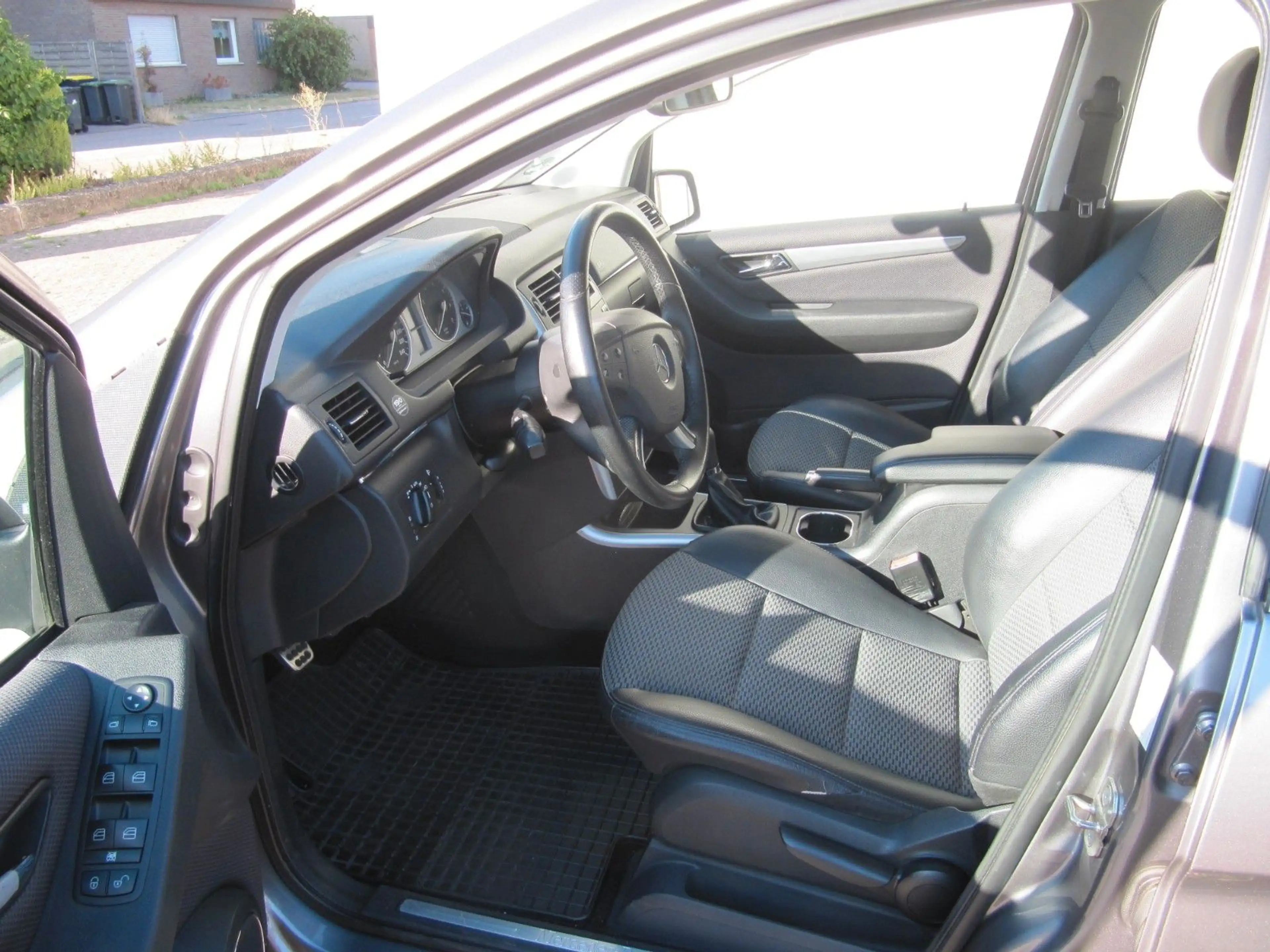 Mercedes-Benz B 160 .Sitzheizung, Klima, Ahk. Alu. — photo 7