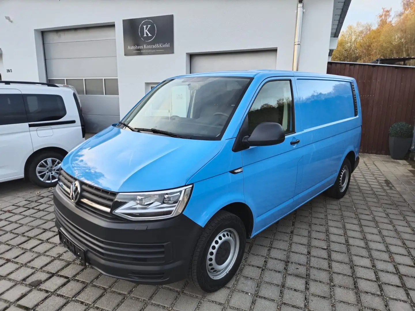 Volkswagen T6 Transporter Kasten-Kombi LED/AHK/Bluetooth - 1