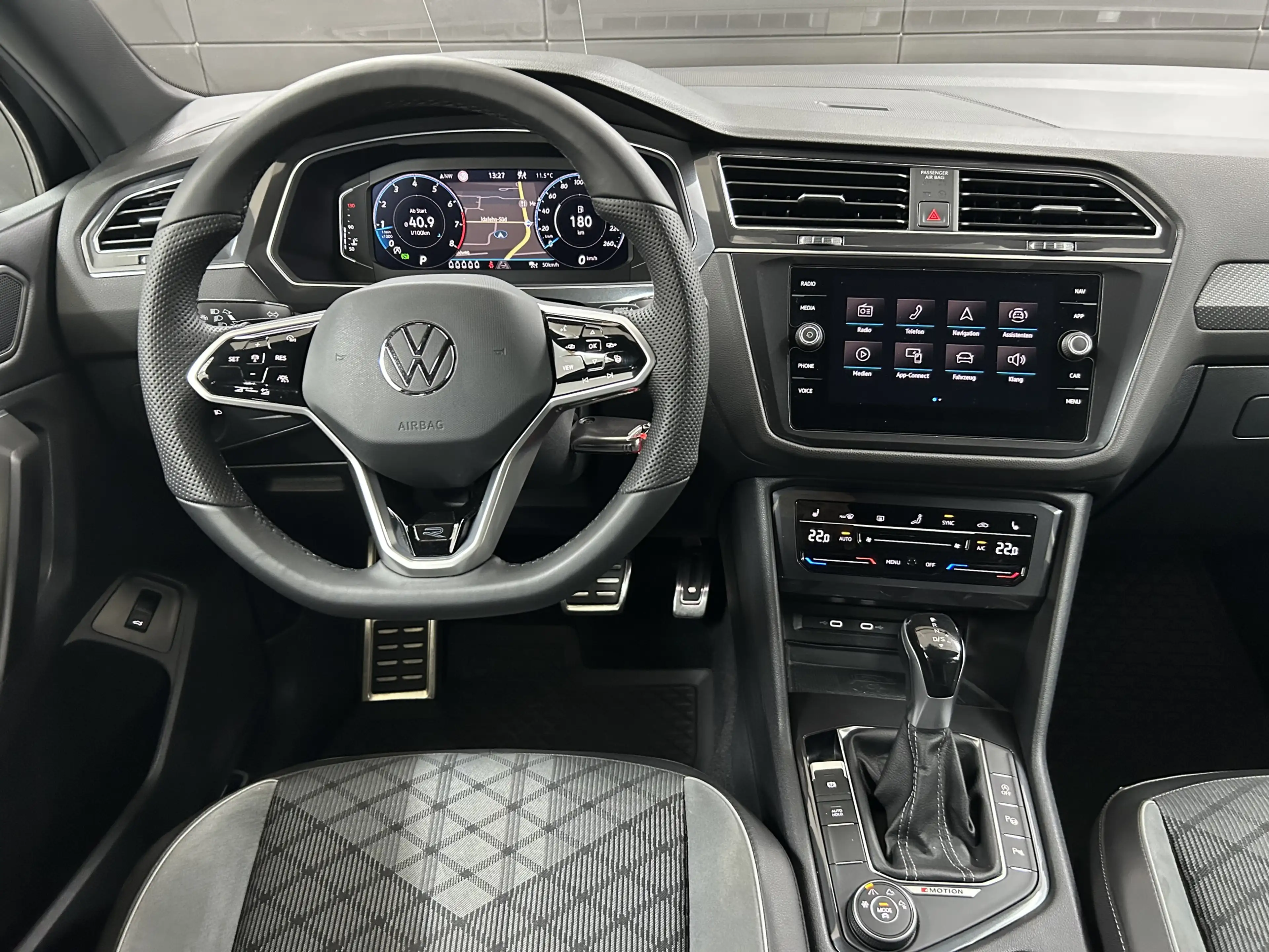 Volkswagen Tiguan Allspace R-Line 4M+ACC+7-Sitzer+Matrix — photo 12