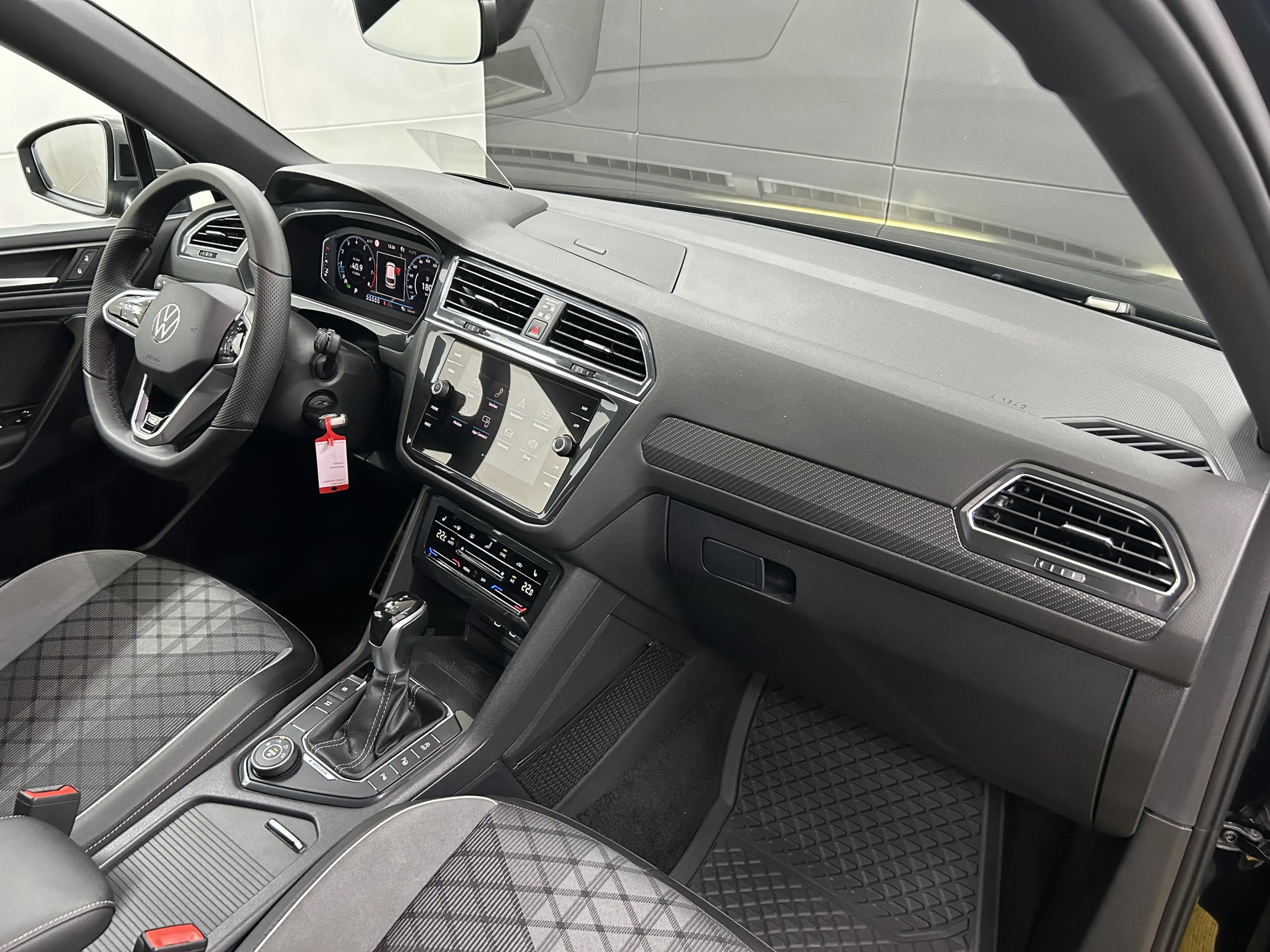 Volkswagen Tiguan Allspace R-Line 4M+ACC+7-Sitzer+Matrix — photo 11