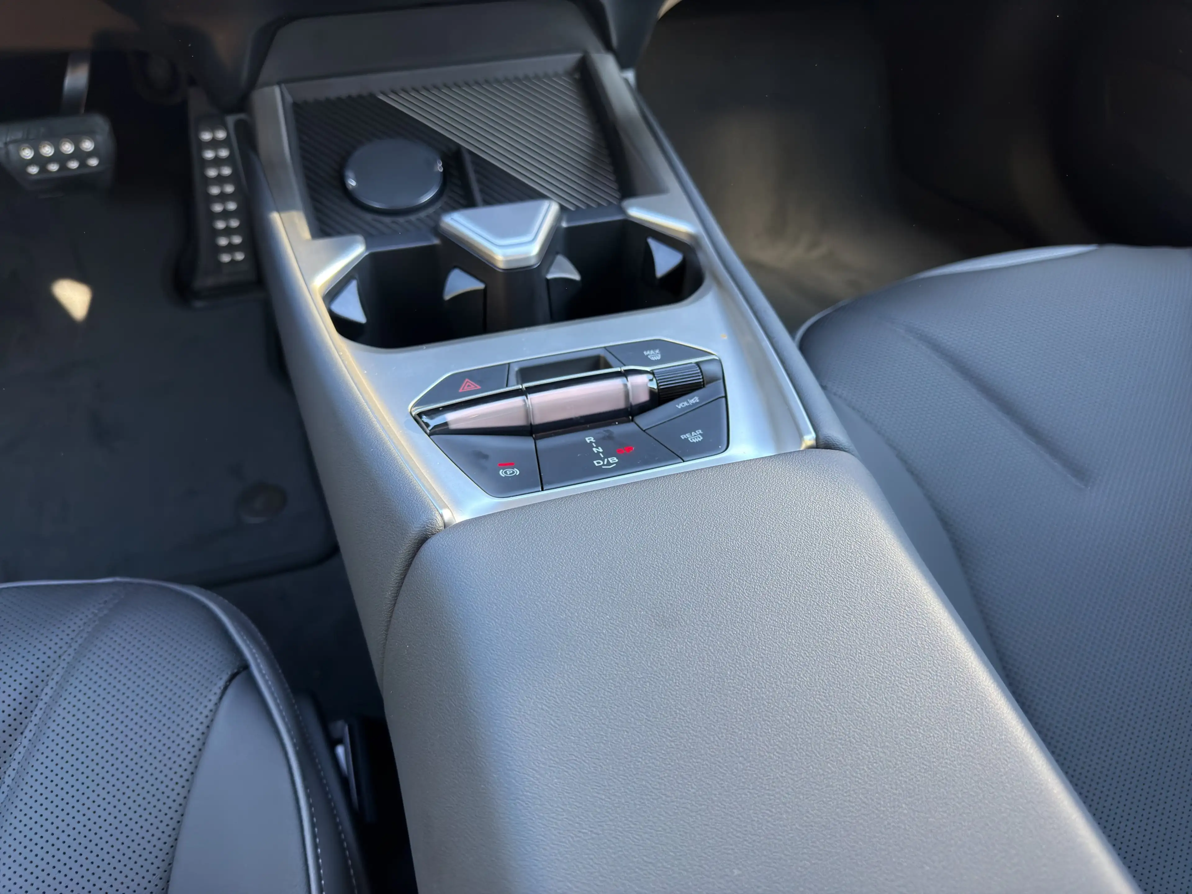 BMW i3 50 xDrive M Sport|AHK|Pano|Autobahn&CityAss. — photo 13