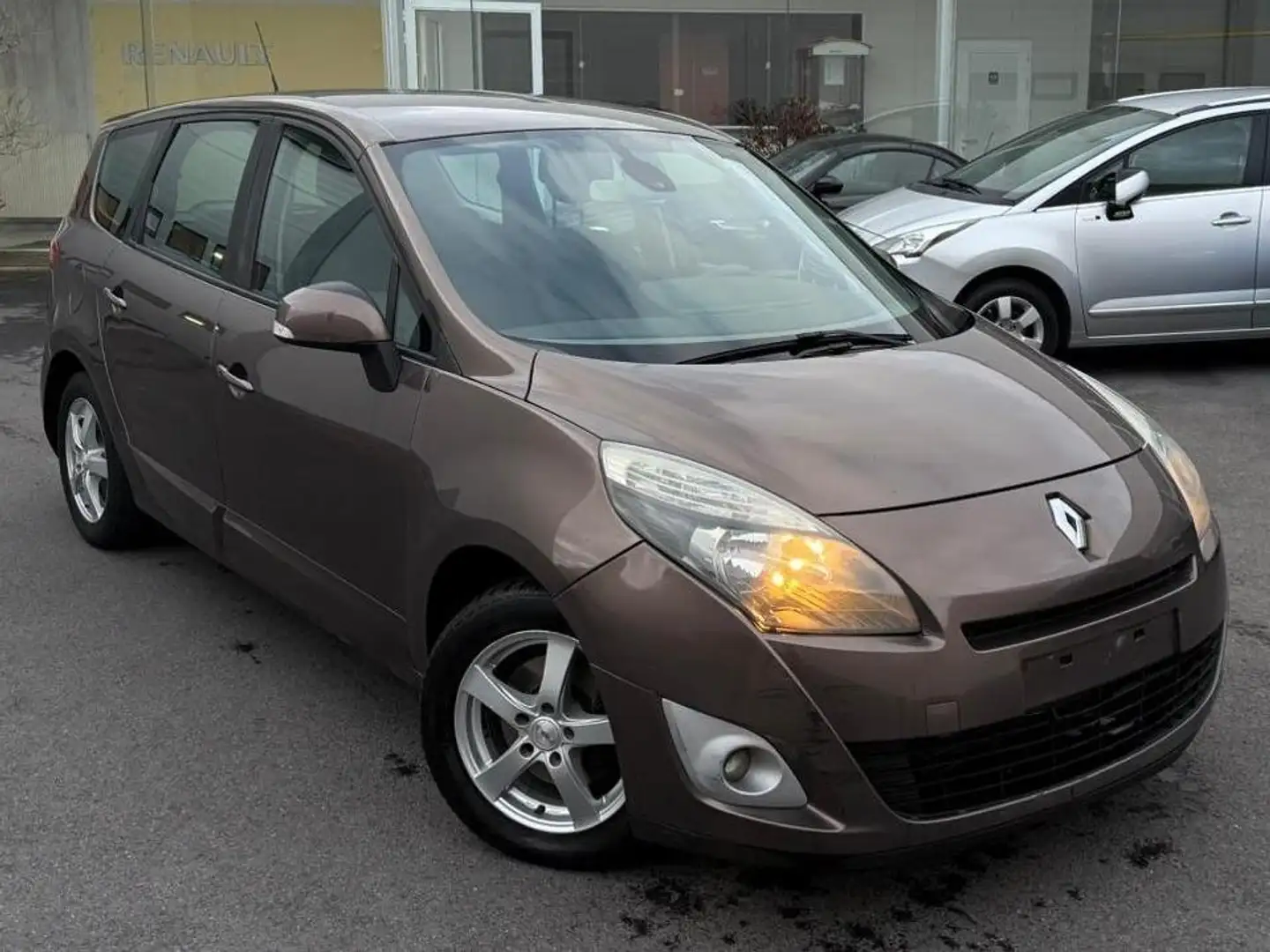 Renault Scenic 1.5dCi 78kW Année 02/2010, 341.000km Braun - 1
