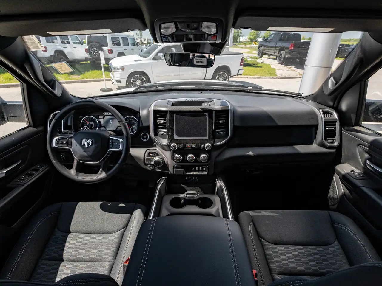 RAM 1500 снимка RAM 1500