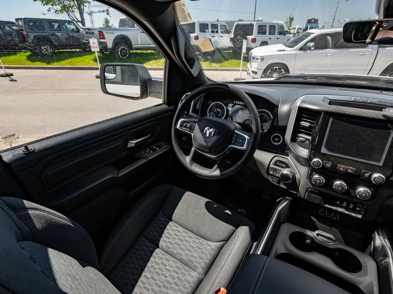 RAM 1500 снимка RAM 1500