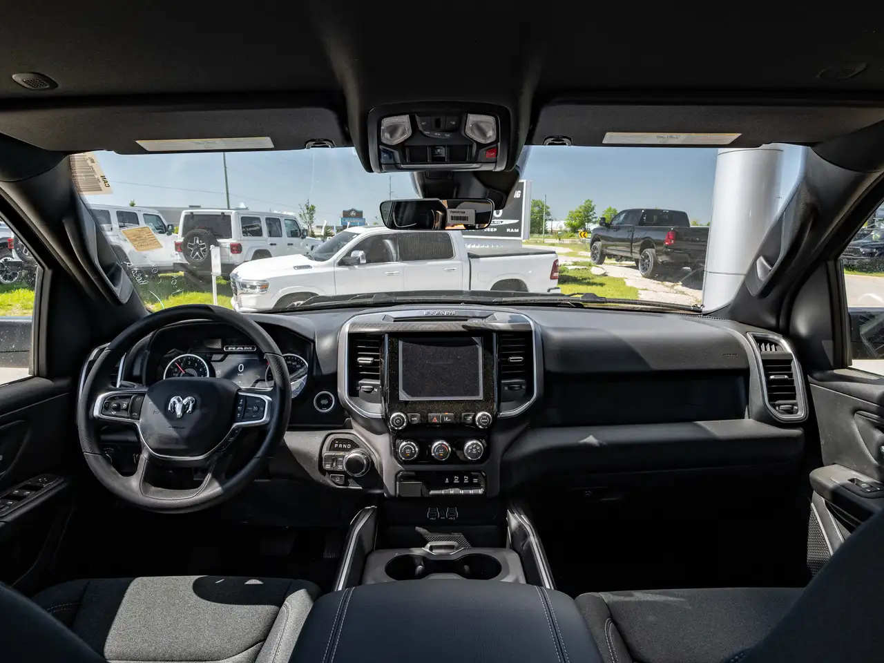 RAM 1500 снимка RAM 1500