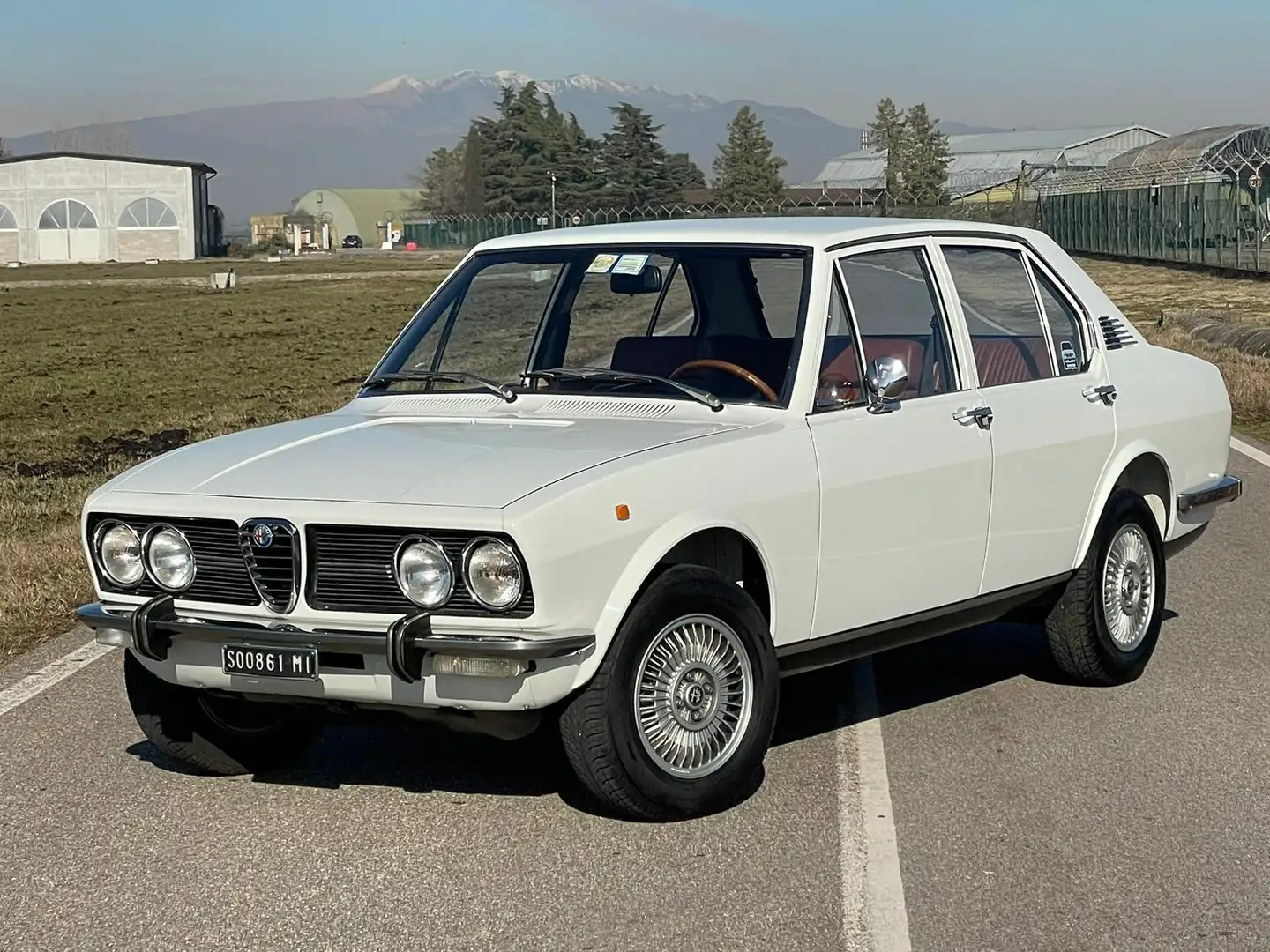Alfa Romeo Alfetta 1.800 SCUDO STRETTO "ASI ORO" TARGA "MI" Blanc - 1