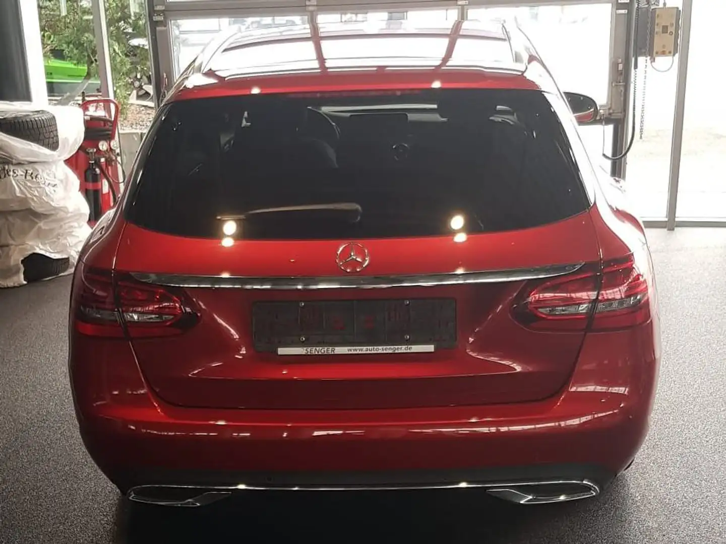 Mercedes-Benz C 220 C 220 d 4Matic T 9G-TRONIC Avantgarde Rood - 2
