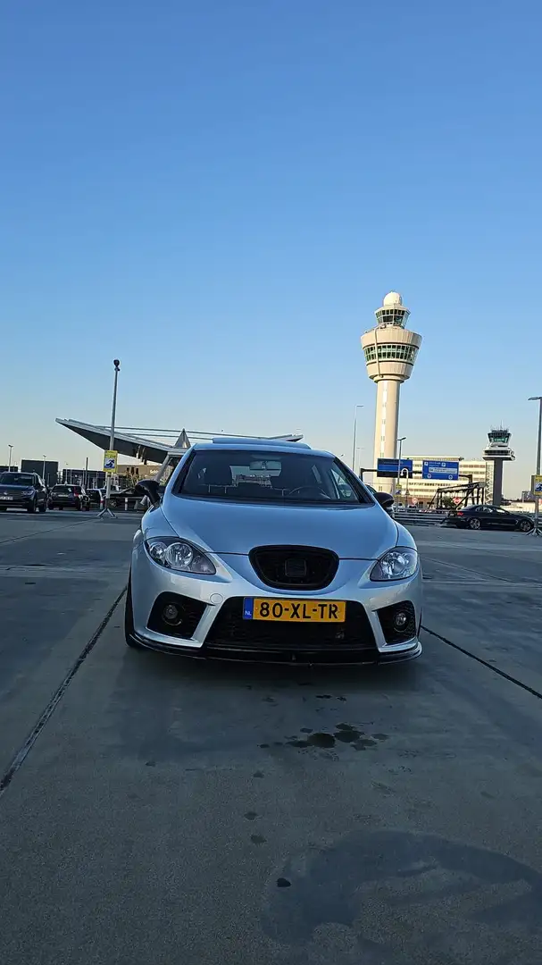 SEAT Leon 2.0 TFSI FR Grijs - 2