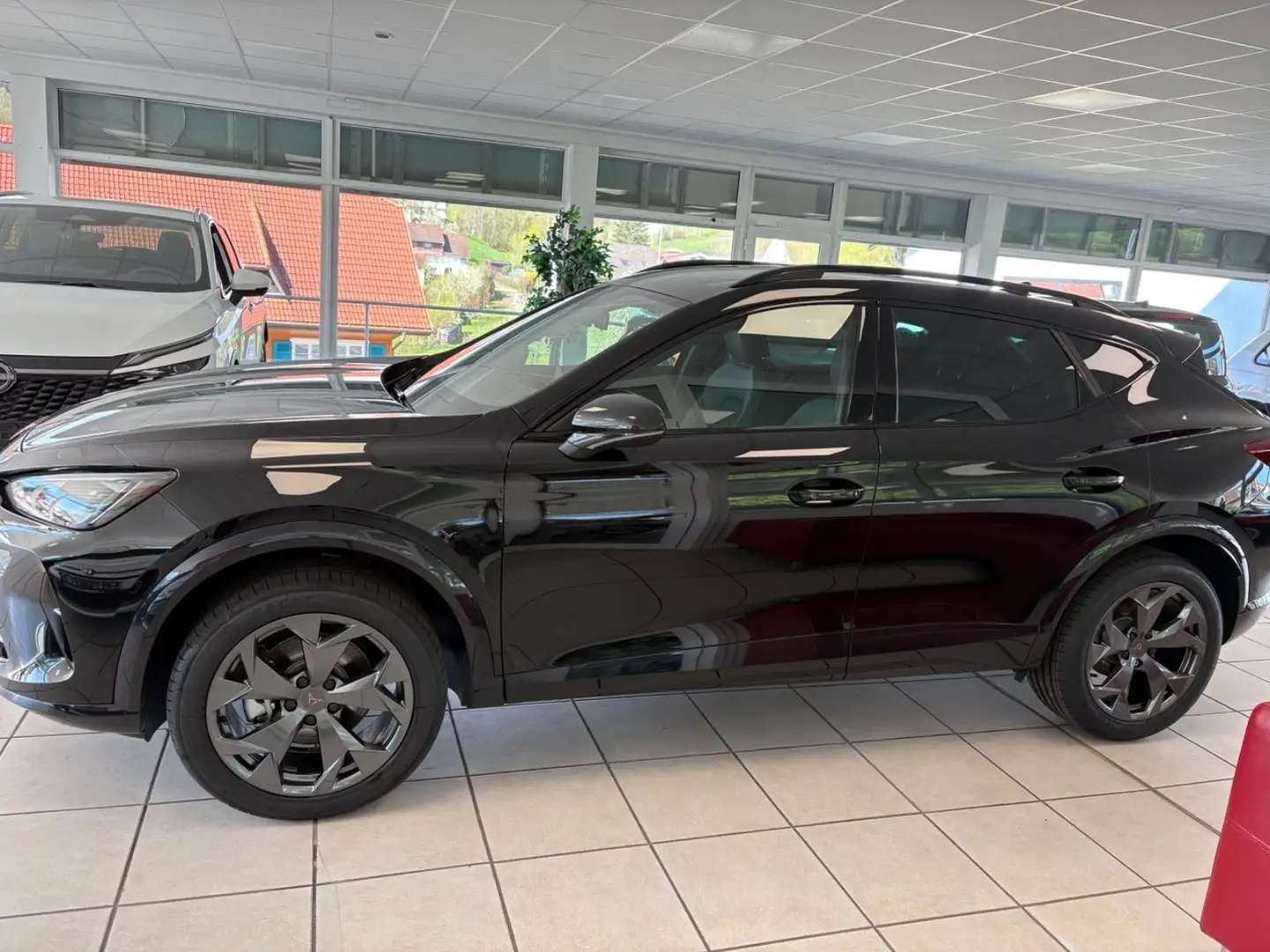 CUPRA Formentor 1.5 eTSI DSG, LED, KAMERA Чорний - 2