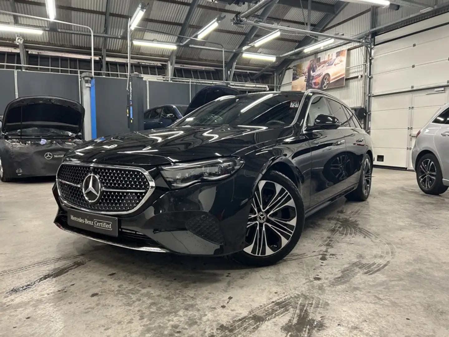 Mercedes-Benz E 200 break Luxury Line New Modèle Noir - 1