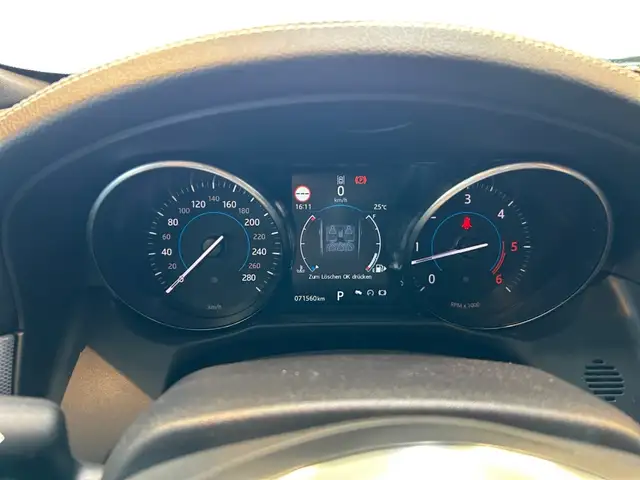 Jaguar XF view 14
