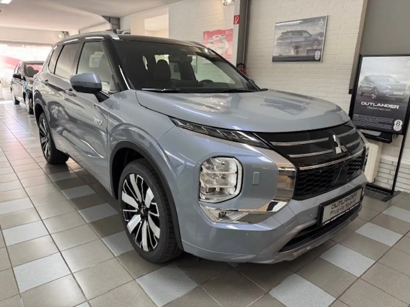 Mitsubishi Outlander 2.4 4WD Plug-In Hybrid Top mit Luxury-Paket Gris - 1