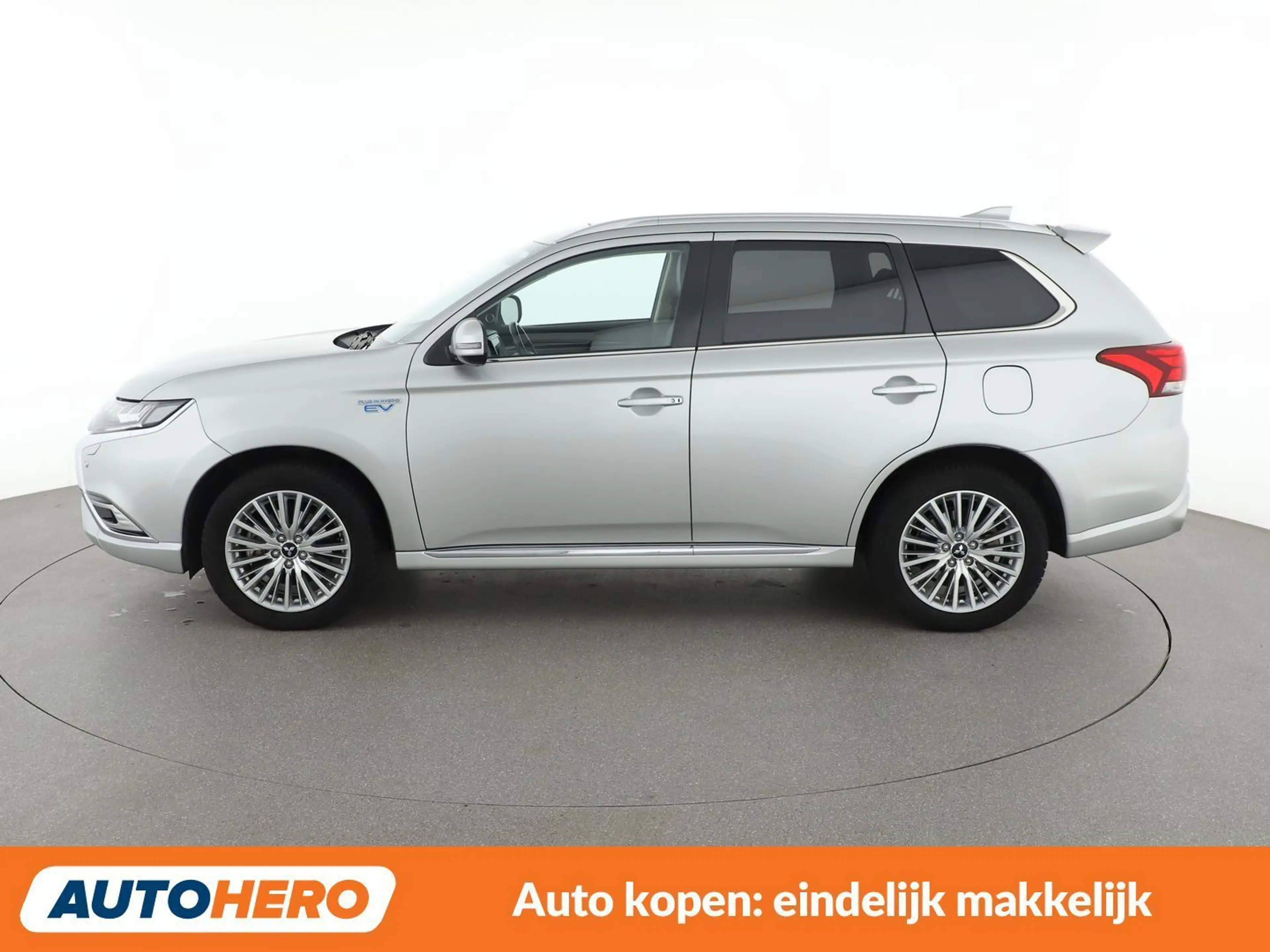 Mitsubishi Outlander 2.4 PHEV Intro Edition 4WD — photo 3