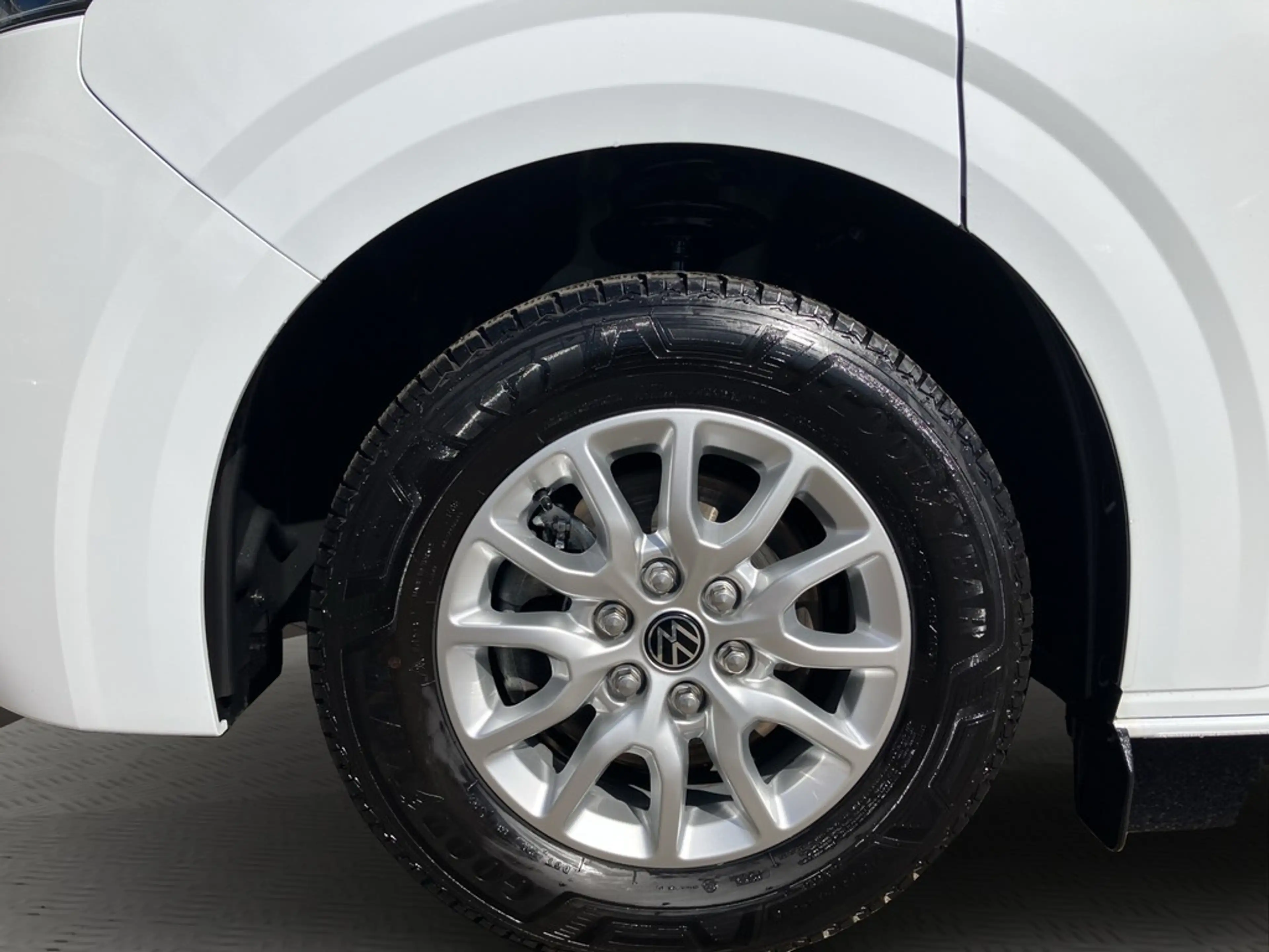 Volkswagen T7 Caravelle Life KR TDI Automatik 9Sitze Navi — photo 3