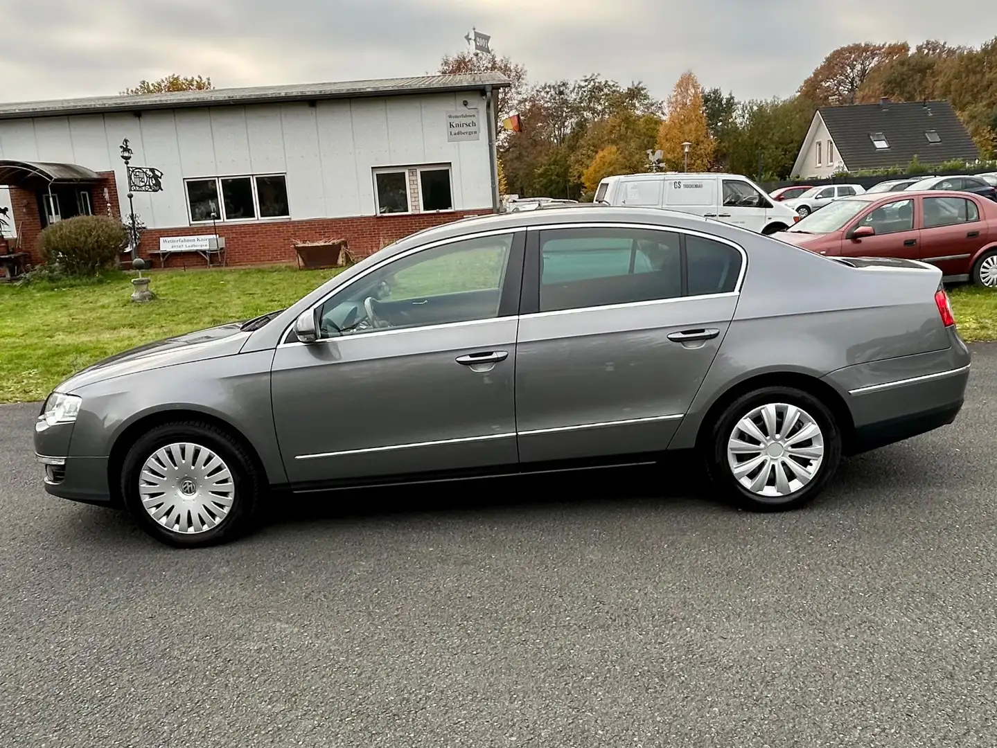 Volkswagen Passat Passat 1.6 Comfortline TÜV/02/2027 SITZHEIZUNG Grau - 2