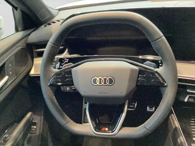 Audi Q3 view 9