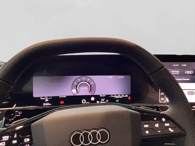 Audi Q3 view 10
