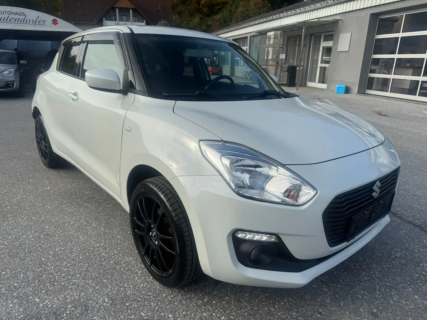 Suzuki Swift Swift 1,2 DualJet 4WD ALLRAD Shine Weiß - 2
