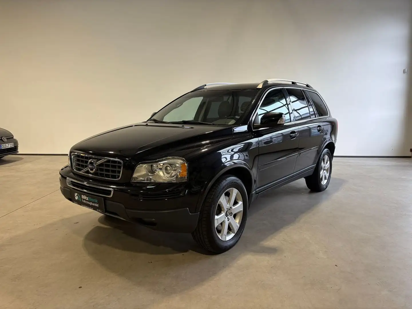 Volvo XC90 D5 Momentum Geartronic (7 Sitze) SHZ KLIMA Schwarz - 1