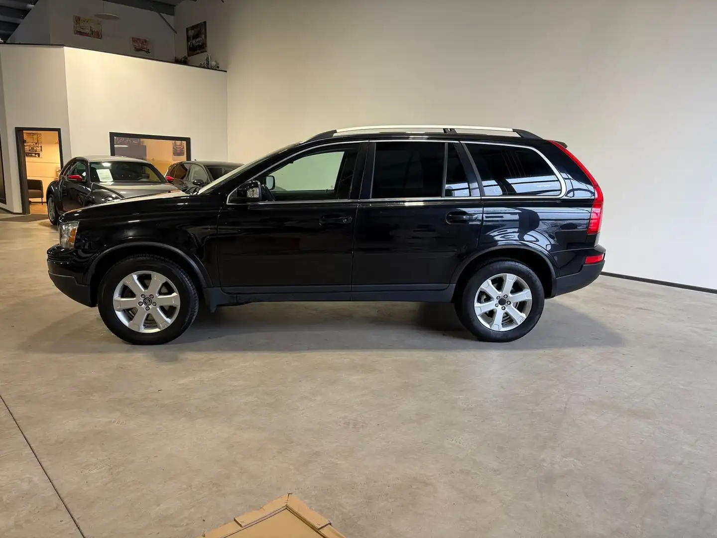 Volvo XC90 D5 Momentum Geartronic (7 Sitze) SHZ KLIMA Schwarz - 2