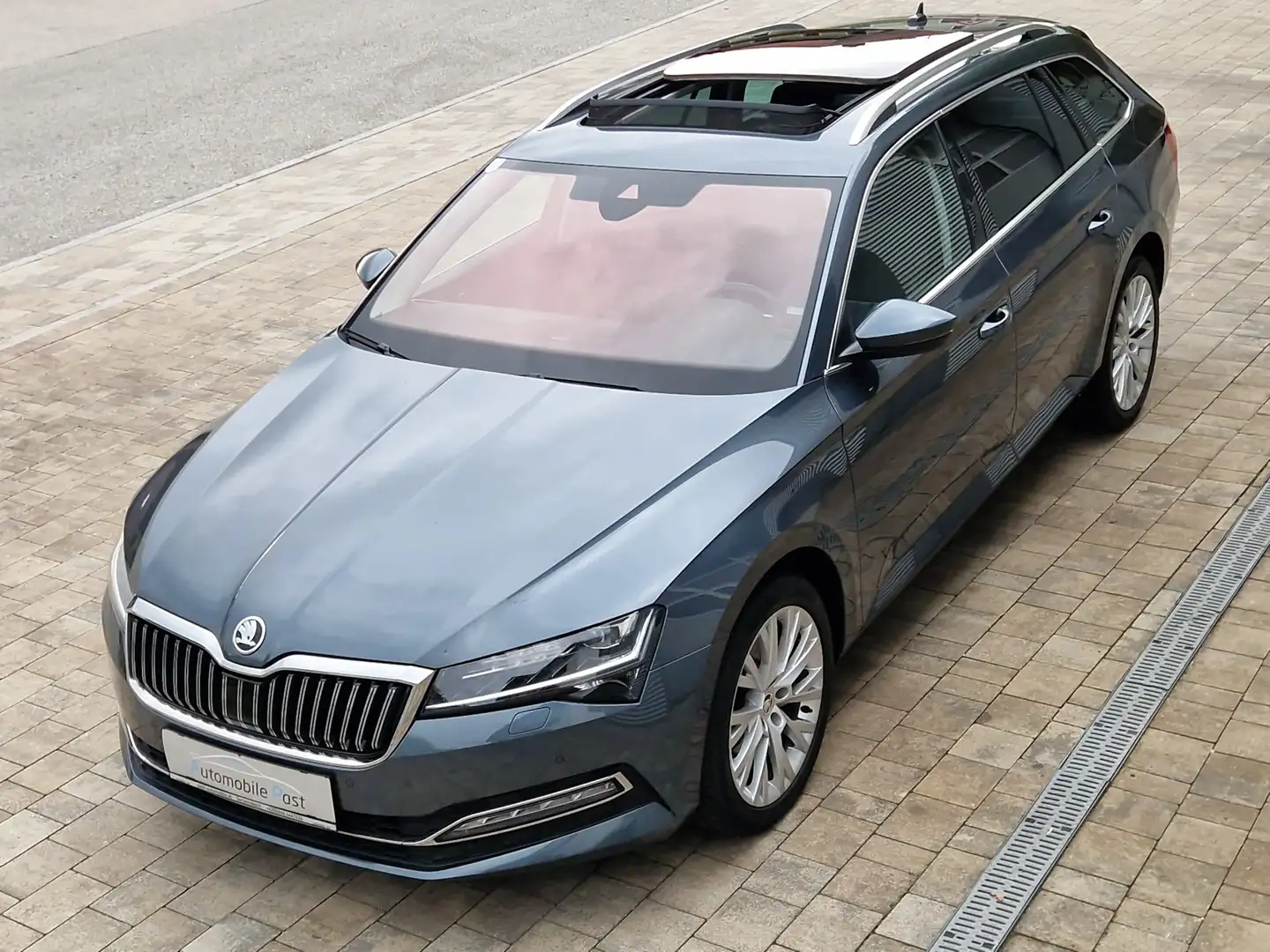 Skoda Superb Kombi 2,0 TDI 4x4 Style DSG, Mega Ausstattung!!! Grau - 2
