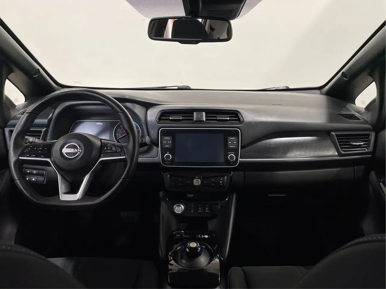 Nissan Leaf снимка Nissan Leaf