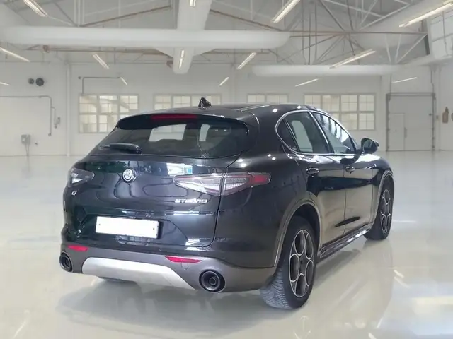 Alfa Romeo Stelvio view 4