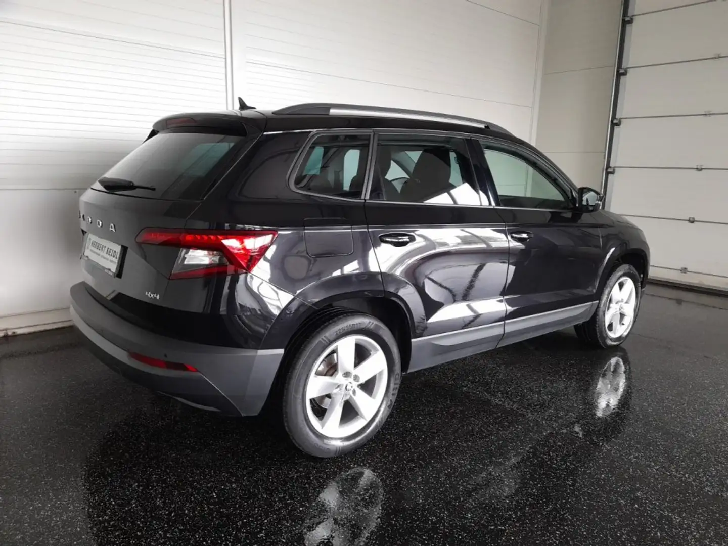Skoda Karoq 4x4 2,0 TDI DSG *VOLL LED / NAVI / VIRTUELL / KAMERA / KEYLESS / SHZG / E-KLAPPE* Schwarz - 2