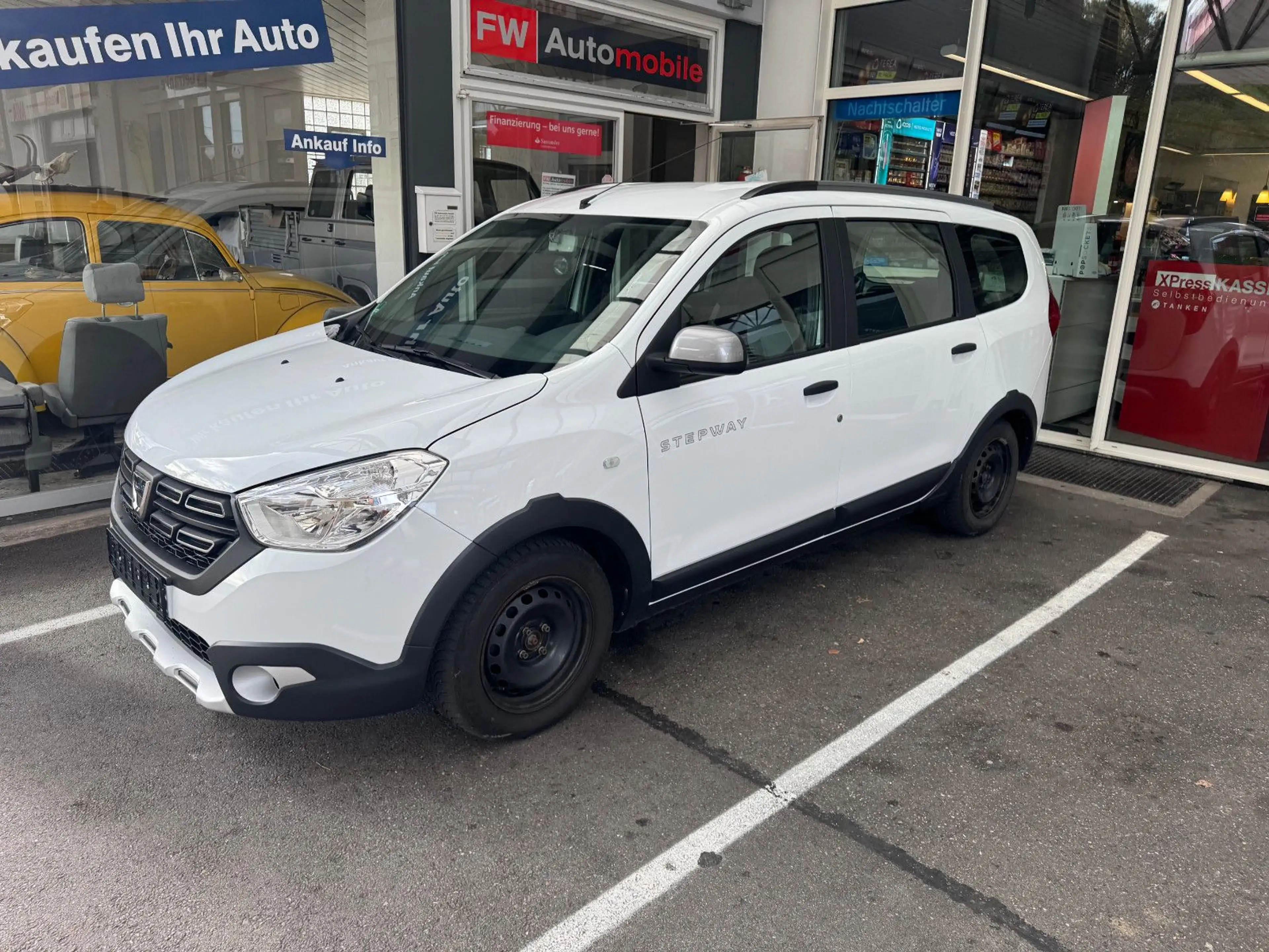 Dacia Lodgy 1,6 SCe 100 Stepway Klima Navi Sitzhzg AHK