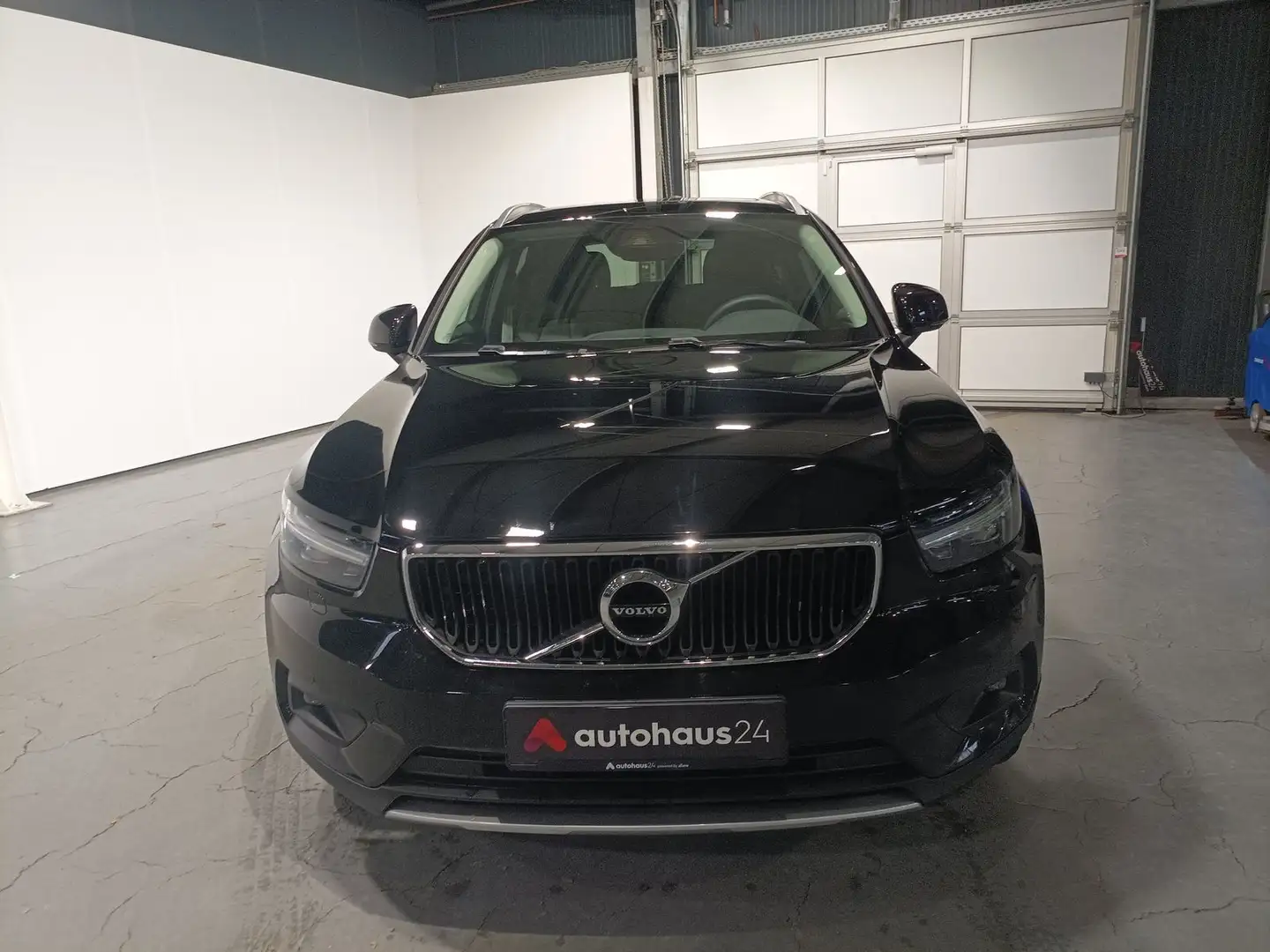 Volvo XC40 B4 2WD Momentum LED|Navi|Sitzhz|Pano|App Schwarz - 2
