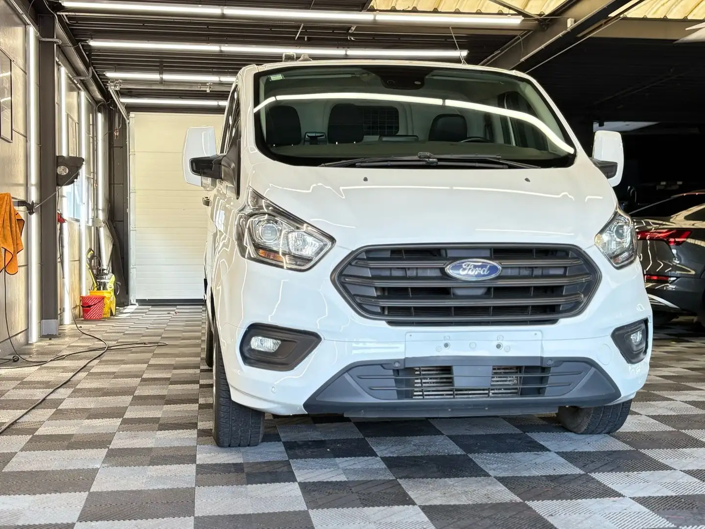 Ford Transit Custom 2.0 bj. 2020 272000km Euro 6 GEKEURD VOOR VERKOOP Wit - 2