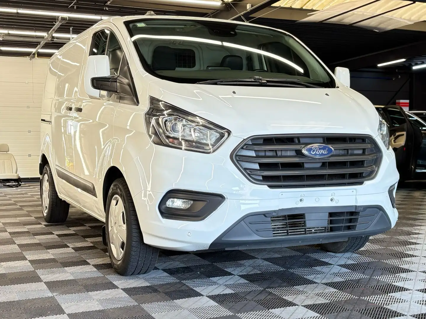 Ford Transit Custom 2.0 bj. 2020 272000km Euro 6 GEKEURD VOOR VERKOOP Wit - 1