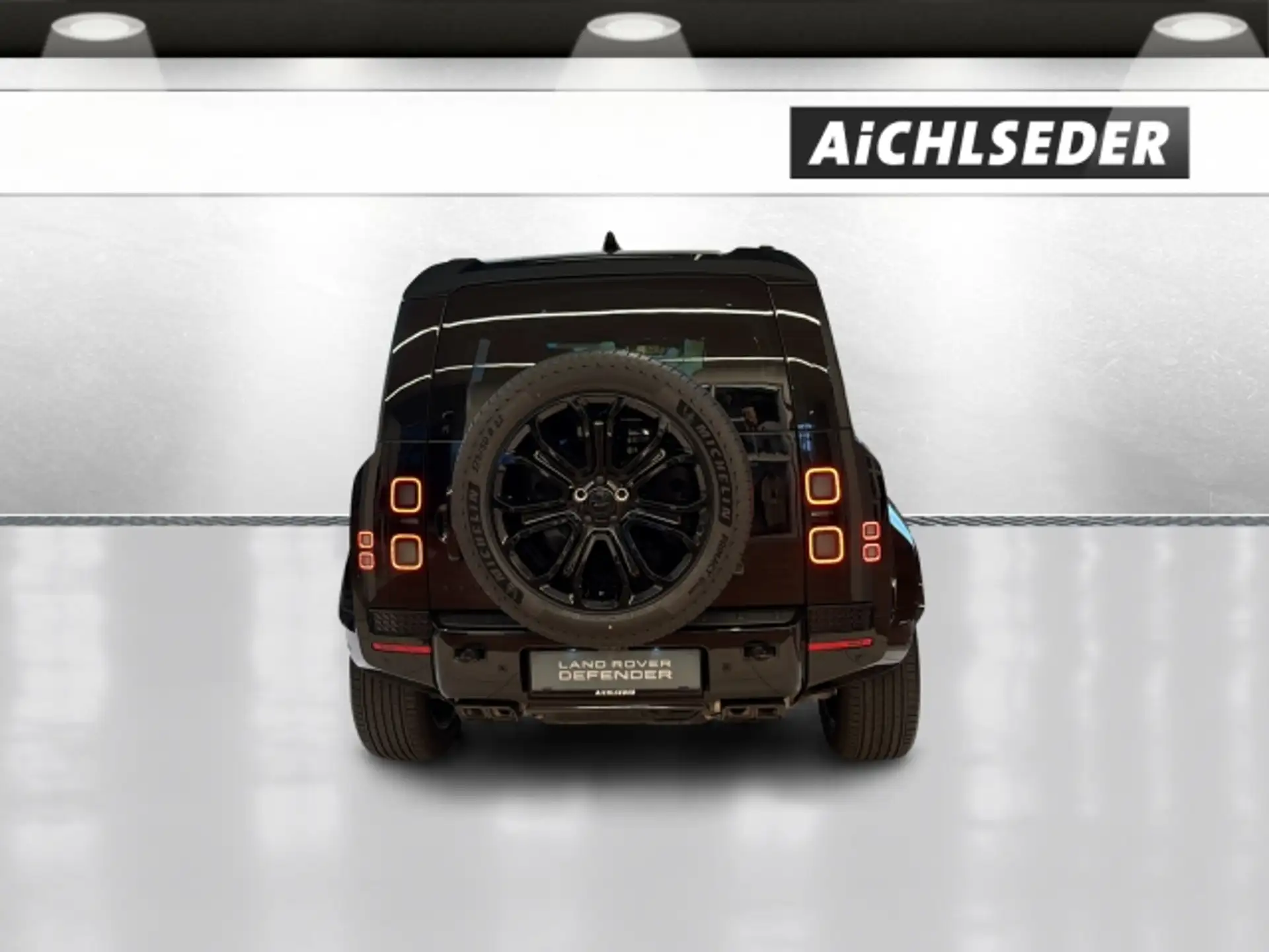 랜드로버 Defender P635 OCTA 2026 검정 사진 3