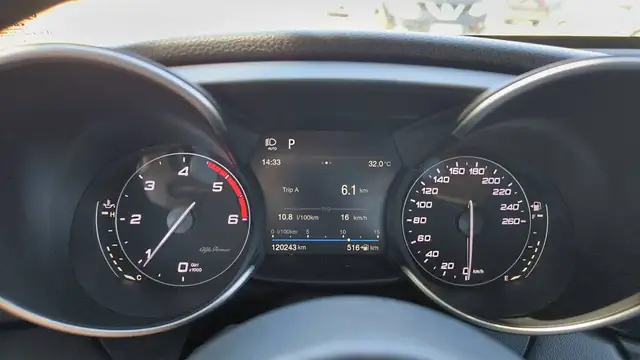 Alfa Romeo Giulia view 12