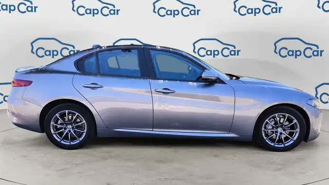 Alfa Romeo Giulia view 4