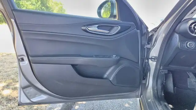 Alfa Romeo Giulia view 7