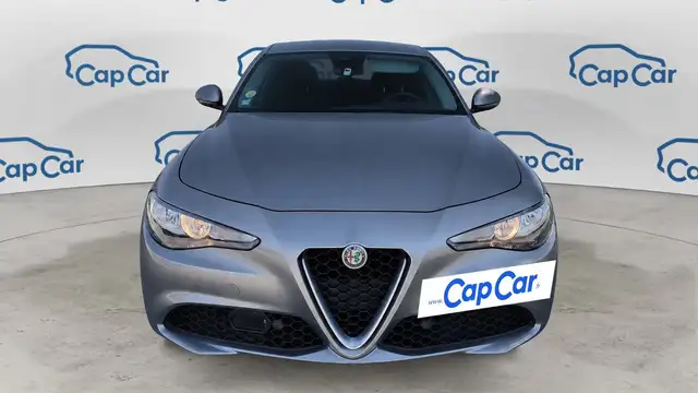 Alfa Romeo Giulia view 5