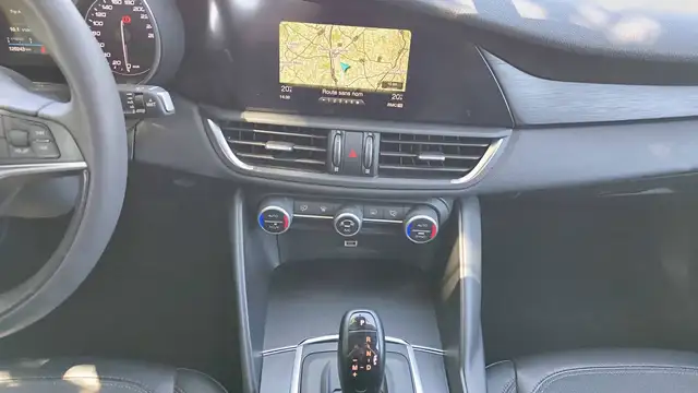 Alfa Romeo Giulia view 13