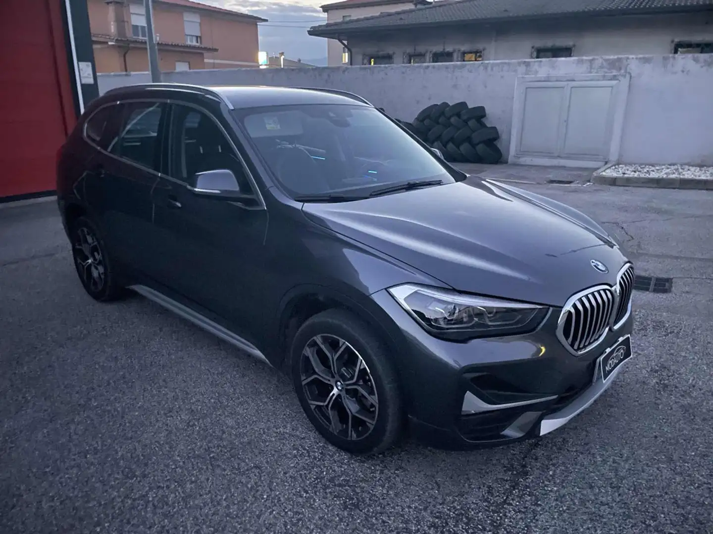 BMW X1 sDrive16d xLine OK NEOPATENTATI Grau - 1