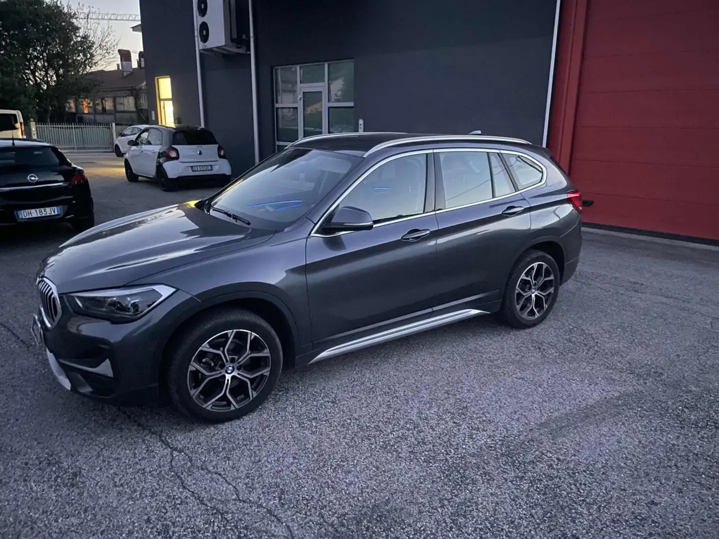 BMW X1 sDrive16d xLine OK NEOPATENTATI Grau - 2